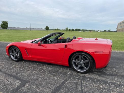 Used 2005 Chevrolet Corvette Convertible w/ Preferred Equipment Group RWD image 8