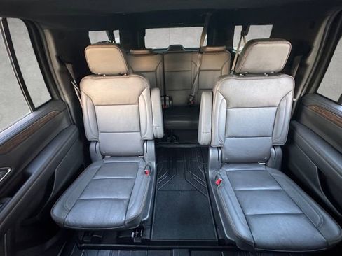 Used 2021 Chevrolet Suburban High Country image 22