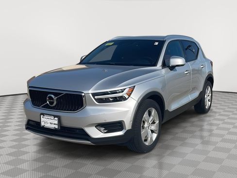 Used 2019 Volvo XC40 T5 Momentum AWD/4WD image 3