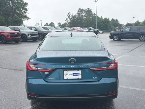 Used 2025 Toyota Camry LE FWD image 5