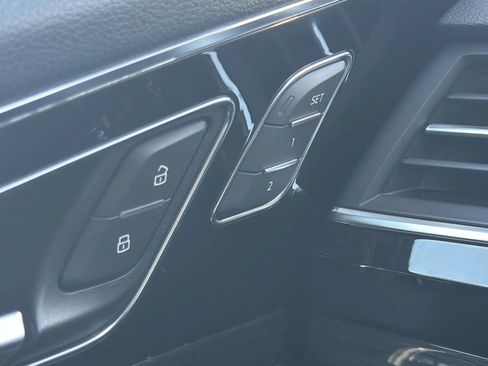 Used 2018 Audi Q7 3.0T Prestige w/ Prestige Package AWD/4WD image 18
