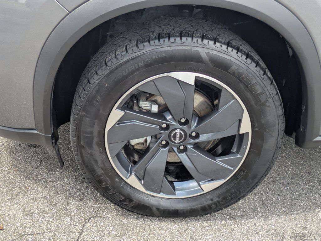 Used 2025 Nissan Rogue SV FWD image 10