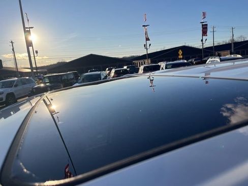 Used 2024 Toyota Tacoma TRD Sport w/ TRD Sport Upgrade Package image 28