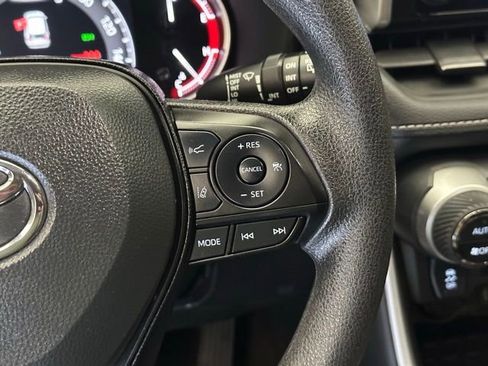 Used 2025 Toyota RAV4 XLE AWD/4WD image 23