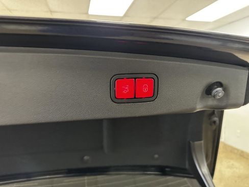 Used 2011 Mercedes-Benz E 350 4MATIC Sedan image 79