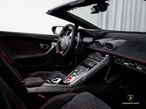 Used 2018 Lamborghini Huracan Performante AWD/4WD image 44