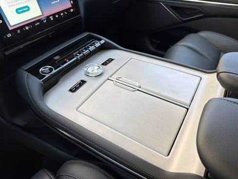 New 2027 Lincoln Navigator Premiere AWD/4WD image 31