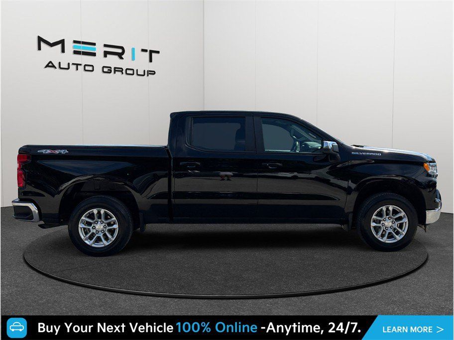 Used 2023 Chevrolet Silverado 1500 LT AWD/4WD image 9