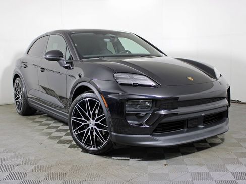 Used 2025 Porsche Macan 4 Electric image 9