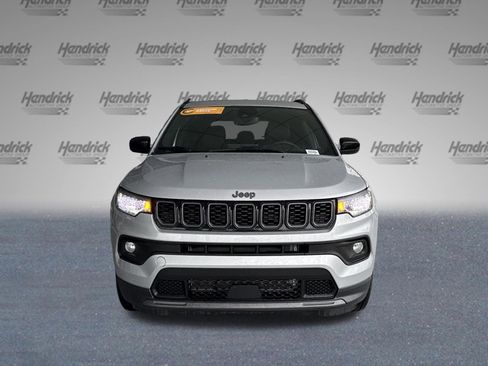 Used 2025 Jeep Compass Latitude w/ Convenience Group image 3