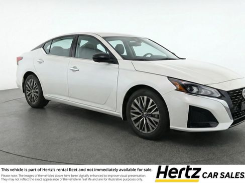 Used 2025 Nissan Altima 2.5 SV FWD image 1