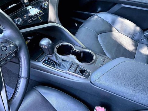 Used 2022 Toyota Camry SE FWD image 18