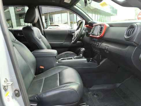 Used 2020 Toyota Tacoma TRD Off-Road w/ TRD Premium Off Road Package image 16