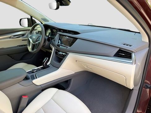 Used 2022 Cadillac XT5 Premium Luxury w/ Technology Package AWD/4WD image 15