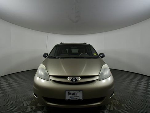 Used 2008 Toyota Sienna Sienna Passenger Van image 8