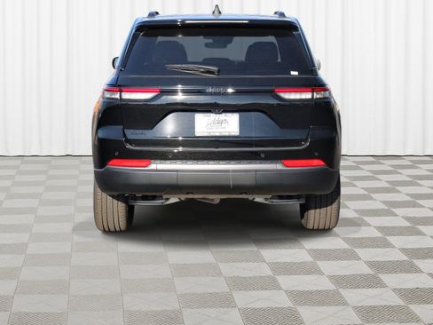 New 2026 Jeep Grand Cherokee Limited w/ Limited Altitude Package AWD/4WD image 35