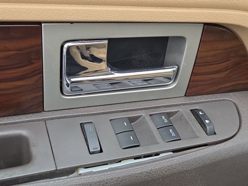 Used 2012 Ford F150 Lariat w/ Lariat Chrome Pkg image 13