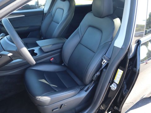 Used 2024 Tesla Model Y Long Range AWD/4WD image 2