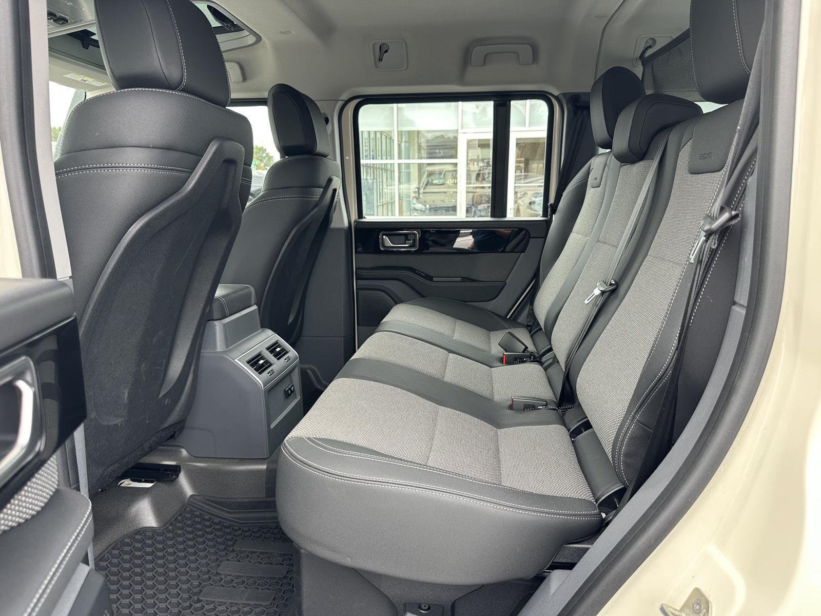 Used 2024 INEOS Grenadier Station Wagon AWD/4WD image 21