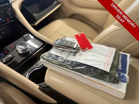 Used 2023 Jeep Grand Cherokee Limited w/ Black Appearance Package AWD/4WD image 31
