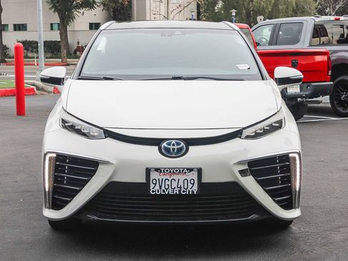 Used 2017 Toyota Mirai image 2