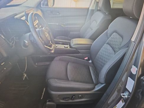 Used 2024 Nissan Pathfinder SV image 5