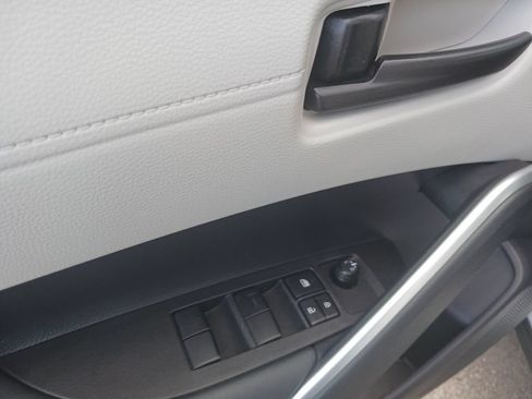 Used 2022 Toyota Corolla Cross L FWD image 29