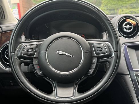 Used 2016 Jaguar XJ R-Sport RWD image 12