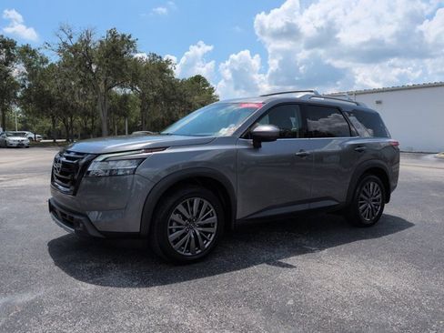 Certified 2024 Nissan Pathfinder SL w/ SL Premium Package FWD image 8