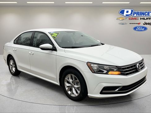 Used 2018 Volkswagen Passat 2.0T S image 1