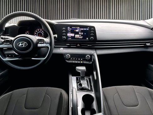 Used 2023 Hyundai Elantra SEL w/ Cargo Package image 15