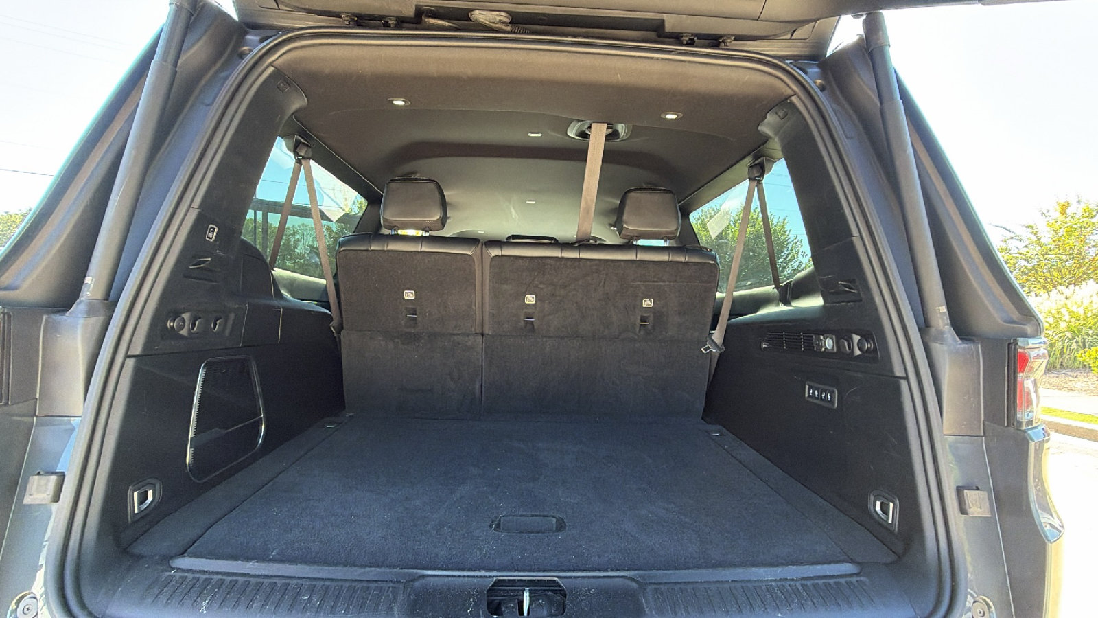 Used 2024 Jeep Wagoneer L Series II w/ Flexible Seating Group AWD/4WD image 13