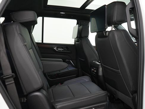 Used 2025 GMC Yukon Denali w/ Denali Reserve Package AWD/4WD image 15