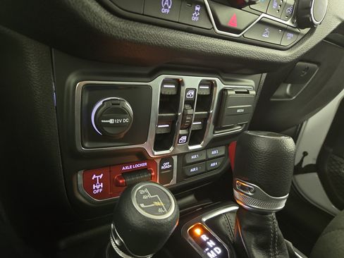 Used 2024 Jeep Wrangler Unlimited Sport AWD/4WD image 27