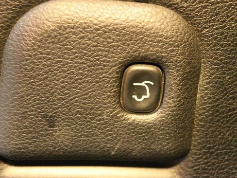 Used 2012 Jeep Grand Cherokee Overland image 18