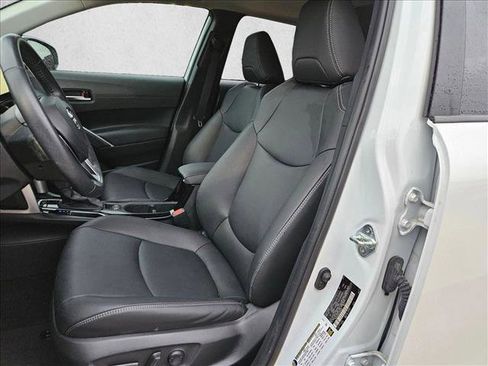 Used 2023 Toyota Corolla Cross XLE w/ Convenience Package FWD image 14