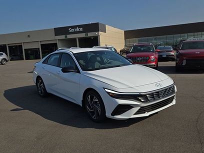 New 2025 Hyundai Elantra SEL