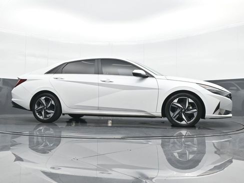 Used 2022 Hyundai Elantra Limited image 22