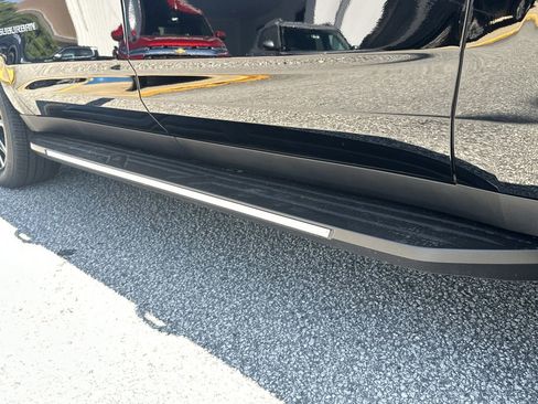 New 2025 Chevrolet Suburban Premier image 28