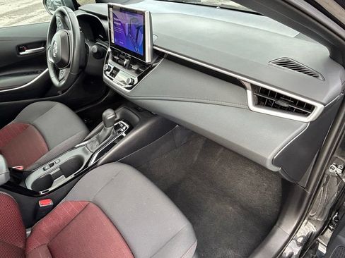 Used 2025 Toyota Corolla SE w/ SE Premium Package FWD image 39