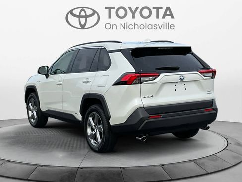 Used 2021 Toyota RAV4 XLE Premium image 4
