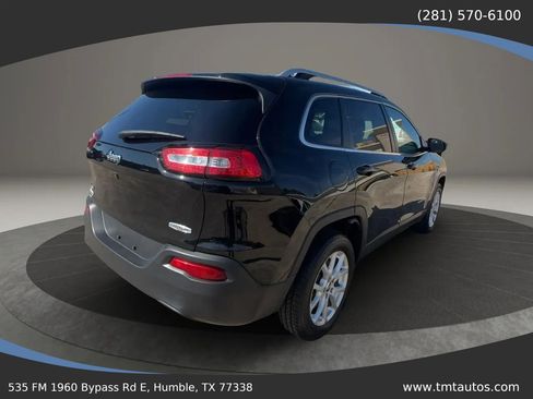 Used 2018 Jeep Cherokee Latitude Plus w/ Cold Weather Group AWD/4WD image 6