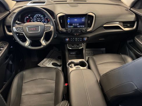 Used 2024 GMC Terrain Denali w/ Denali Premium Package AWD/4WD image 9