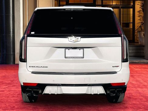 Used 2024 Cadillac Escalade ESV V w/ Heavy-Duty Trailer Package image 5