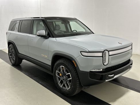 Used 2023 Rivian R1S Adventure Quad AWD/4WD image 7