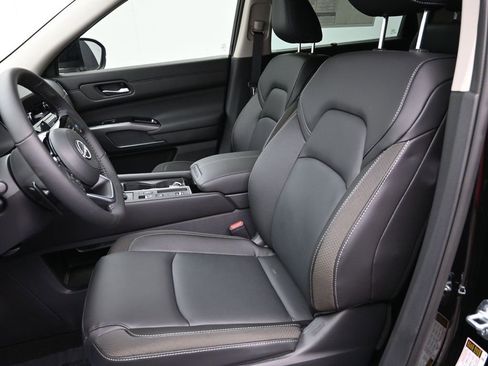 New 2025 Nissan Pathfinder SL image 11