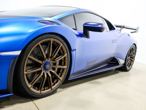Used 2023 Lamborghini Huracan STO RWD image 37