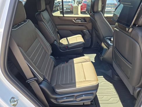 New 2026 GMC Yukon Denali Ultimate w/ LPO, Floor Liner Package AWD/4WD image 21