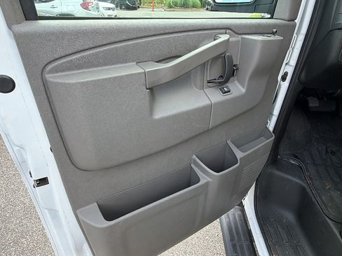 Used 2025 GMC Savana 3500 LT w/ LT Preferred Equipment Group RWD image 15