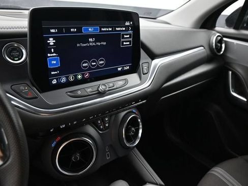 Used 2025 Chevrolet Blazer LT FWD image 11